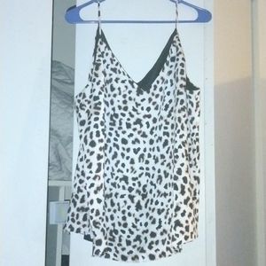 Sleeveless shirt